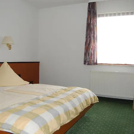 Zum Nussbaum Pensionat 3*